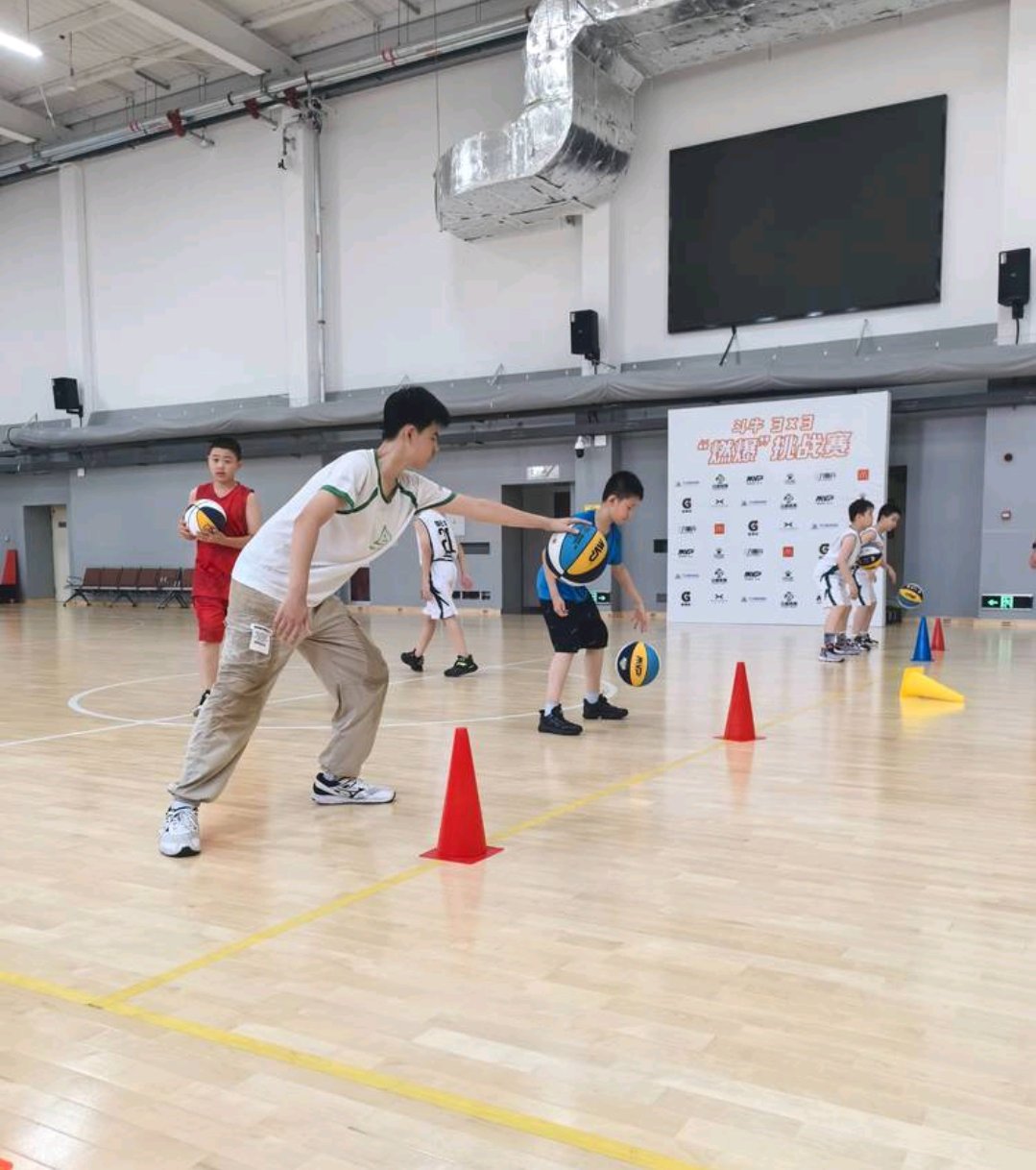 儿童如何在游戏中学习篮球技术_1